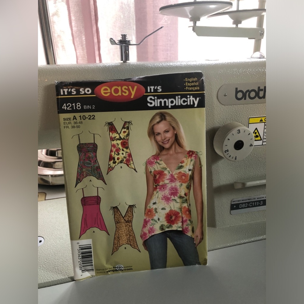 Simplicity Easy Pattern No #4218
Size 10-22
Misses Knit Tops